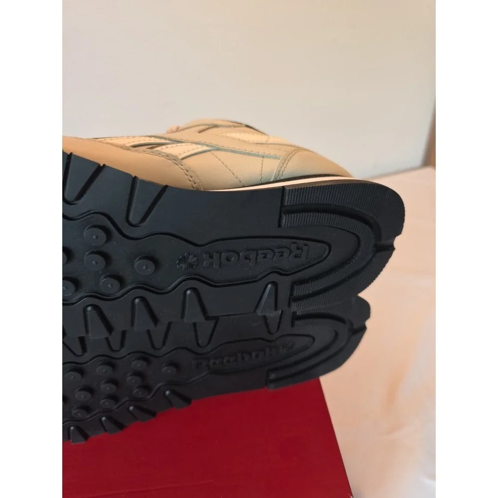 Reebok CL Classic Leather Men's 11, Women's 12.5 Beige Running Unisex Shoe NIB